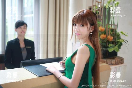 美媛馆 - 看完Cris_卓娅祺的JK美图，觉得自己好像也应该换个风格，但是又不想……哎呀！