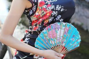 美媛馆 – 熊吖BOBO的旗袍套图,我目光从袖口飘到裙摆,真是越看越吸引!