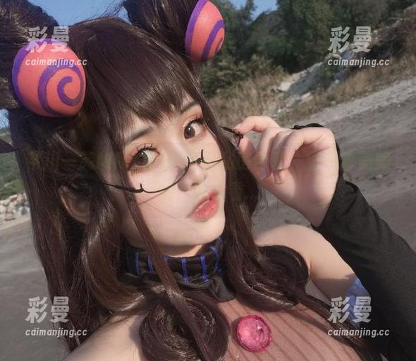 芊川一笑MNK的2B圣诞私房合辑，猛一看美美的，再一看...