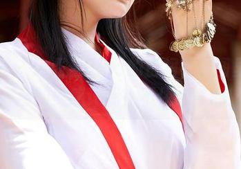 蜜桃社 – 追逐着Gina的白裙,原图里那种随意的美感让我止不住好奇心!
