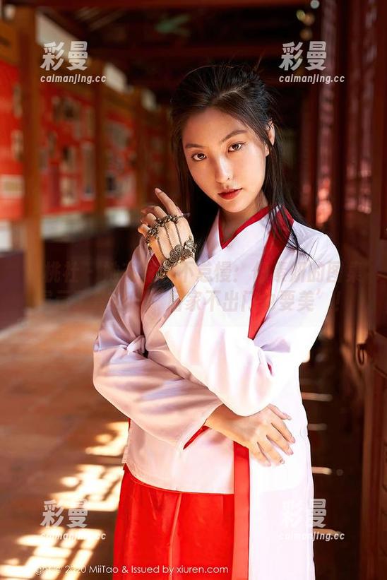 蜜桃社-伊素妍 蜜桃社 - 她在家也不怠慢:伊素妍的图集展示了什么叫‘居家不出门也要美’!