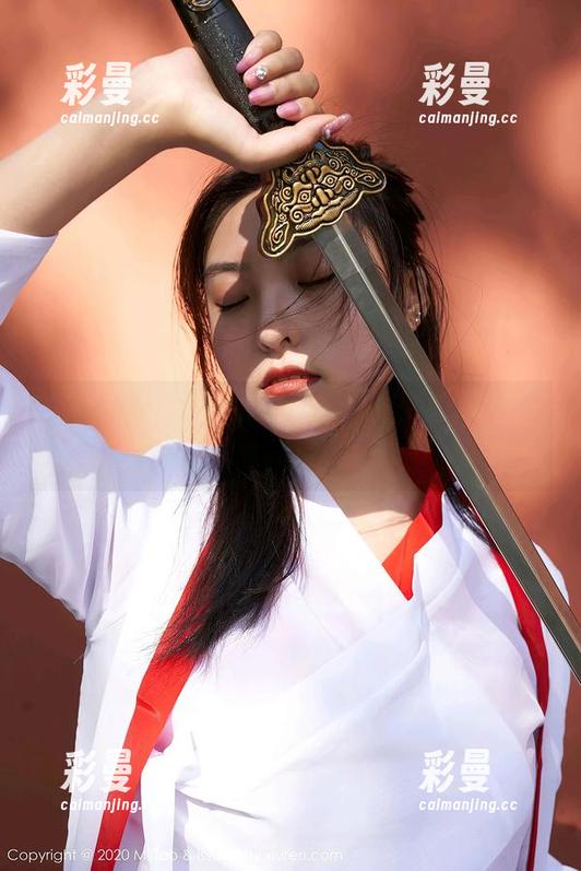 蜜桃社 - 免费写真？许思铭的豹纹，让你也能穿越回原始森林！