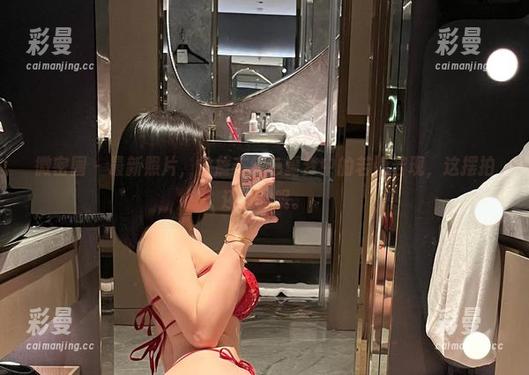 詹詹 微密圈 - 最新照片,詹詹在红色噩梦中的若隐若现,这摆拍还挺拼呢。