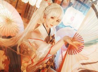 黑贞德的迷雾，金鱼yui的光影：一场疯狂的写真集分享