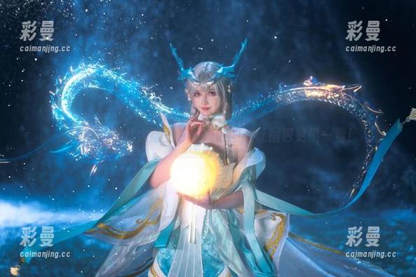 露儿大魔王 穿皮衣的露儿大魔王,形成的曲线让图包更值一看!