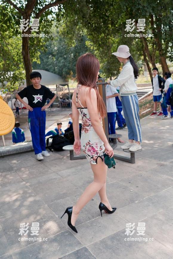 魔镜街拍-曼曼 魔镜街拍 - 图片福利,曼曼短裤让你的生活多一分色彩!