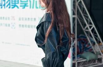 魔镜街拍 – 脑洞大开的套图:艾小青与旗袍的街头狂想曲
